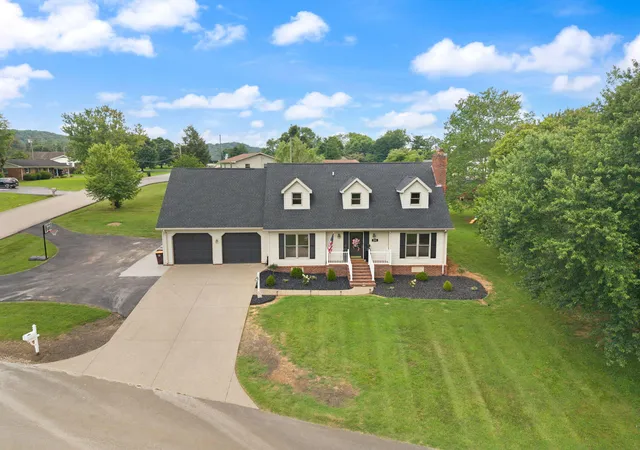 Photo 2 of Sale Pending at 111 S Maplewood Dr, Somerset, KY 42501 | MLS# 26019044 | Listing updated on 2026-09-19