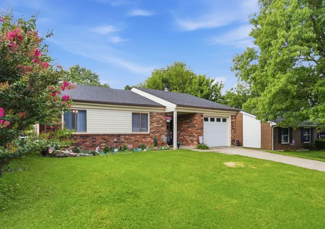 Photo 2 of Single family home for sale at 3341 Featherston Dr, Lexington, KY 40515 | MLS# 26019417 | Listing updated on 2026-08-19