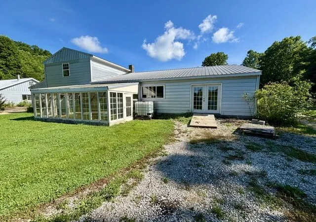Photo 2 of Sale Pending at 305 Pond Lick Rd, Annville, KY 40402 | MLS# 26019037 | Listing updated on 2026-09-07