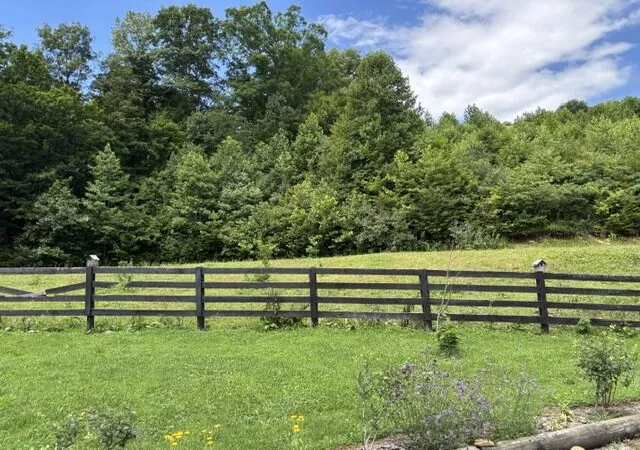 Photo 3 of Sale Pending at 305 Pond Lick Rd, Annville, KY 40402 | MLS# 26019037 | Listing updated on 2026-09-07