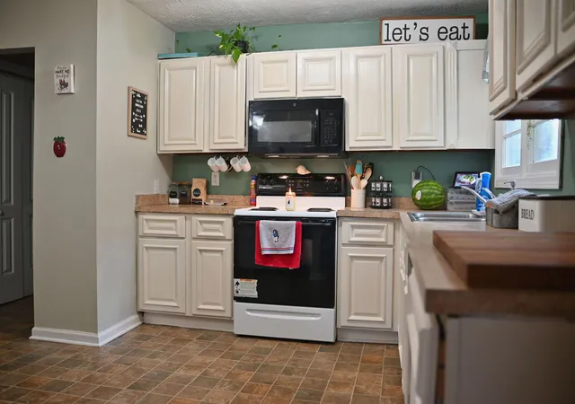 Photo 3 of Single family home for sale at 7440 Cream Aly Rd, Jeffersonville, KY 40337 | MLS# 26019068 | Listing updated on 2026-08-09