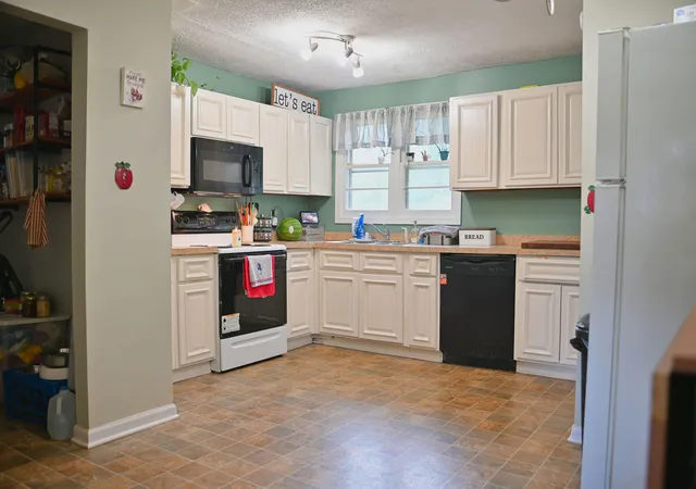 Photo 3 of Single family home for sale at 7440 Cream Aly Rd, Jeffersonville, KY 40337 | MLS# 26019068 | Listing updated on 2026-08-09