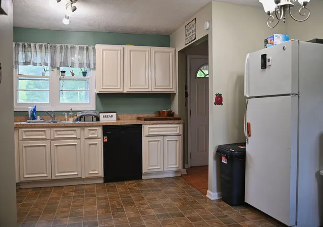 Photo 4 of Single family home for sale at 7440 Cream Aly Rd, Jeffersonville, KY 40337 | MLS# 26019068 | Listing updated on 2026-08-09