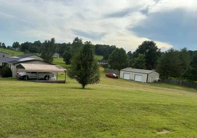 Photo 3 of Sale Pending at 210 Three Oaks Rd, Irvine, KY 40336 | MLS# 26019073 | Listing updated on 2026-07-22