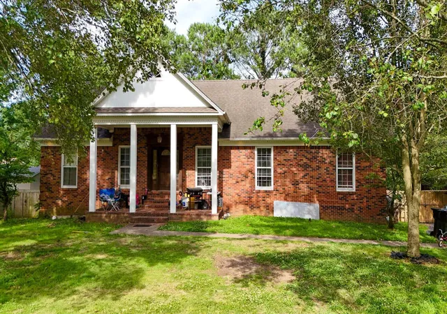 Photo 1 of Single family home for sale at 1509 London Dr, Murray, KY 42071 | MLS# 26019091 | Listing updated on 2026-09-01