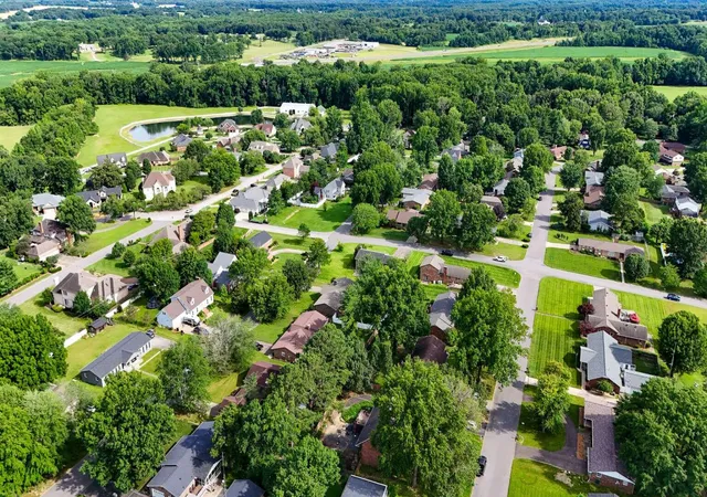Photo 3 of Single family home for sale at 1509 London Dr, Murray, KY 42071 | MLS# 26019091 | Listing updated on 2026-09-01