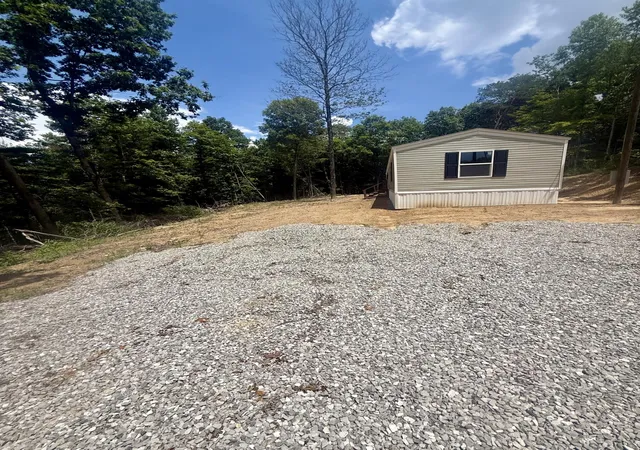 Photo 4 of Sale Pending at 100 Mason Ln, East Bernstadt, KY 40729 | MLS# 26019202 | Listing updated on 2026-10-02