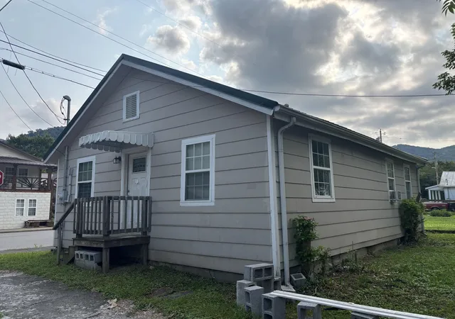 Photo 1 of Sale Pending at 306 3rd Street, Pineville, KY 40977 | MLS# 26019100 | Listing updated on 2026-09-13