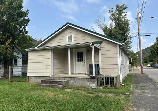 Photo 2 of Sale Pending at 306 3rd Street, Pineville, KY 40977 | MLS# 26019100 | Listing updated on 2026-09-13