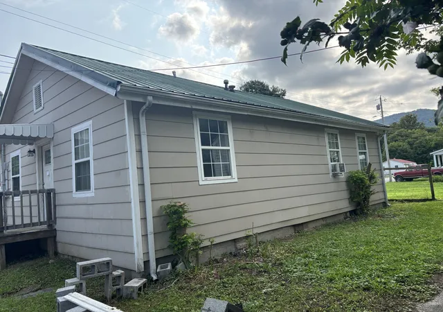 Photo 3 of Sale Pending at 306 3rd Street, Pineville, KY 40977 | MLS# 26019100 | Listing updated on 2026-09-13