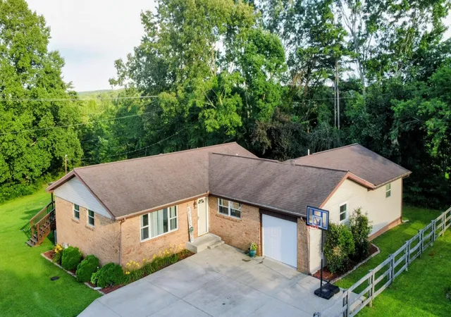 Photo 1 of Single family home for sale at 102 Shannon Sq, Corbin, KY 40701 | MLS# 26019256 | Listing updated on 2026-10-05