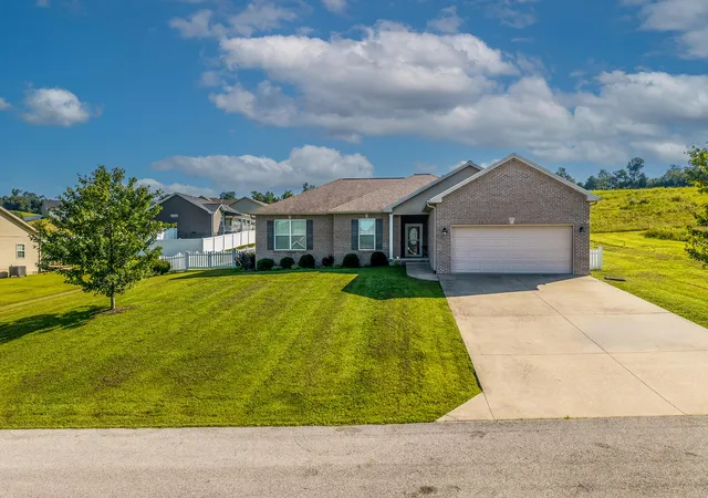 Photo 1 of Single family home for sale at 37 Grayson Dr, Morehead, KY 40351 | MLS# 26019124 | Listing updated on 2026-09-02
