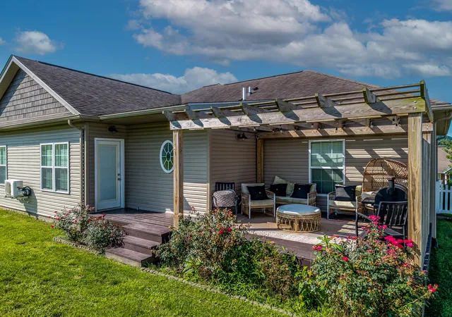 Photo 3 of Single family home for sale at 37 Grayson Dr, Morehead, KY 40351 | MLS# 26019124 | Listing updated on 2026-09-16