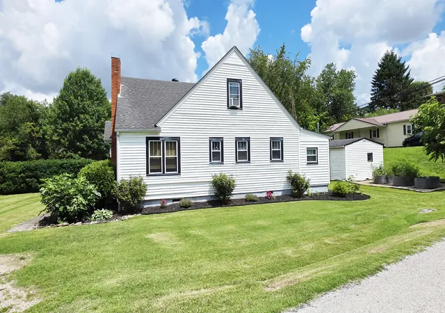 Photo 3 of Single family home for sale at 224 S Mill St, London, KY 40741 | MLS# 26019268 | Listing updated on 2026-10-10