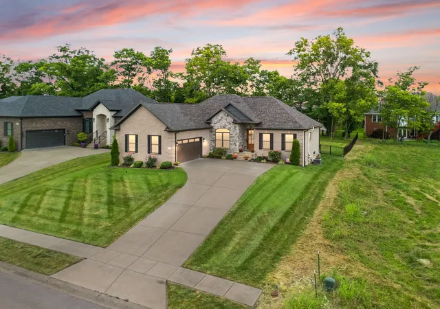 Photo 3 of Single family home for sale at 184 Cherokee Dr, Shelbyville, KY 40065 | MLS# 26019173 | Listing updated on 2026-09-10