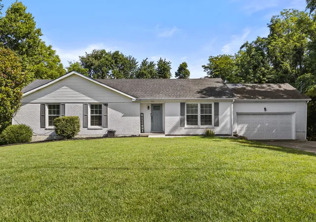 Photo 2 of Single family home for sale at 1008 Blackoak Dr, Frankfort, KY 40601 | MLS# 26019221 | Listing updated on 2026-09-14