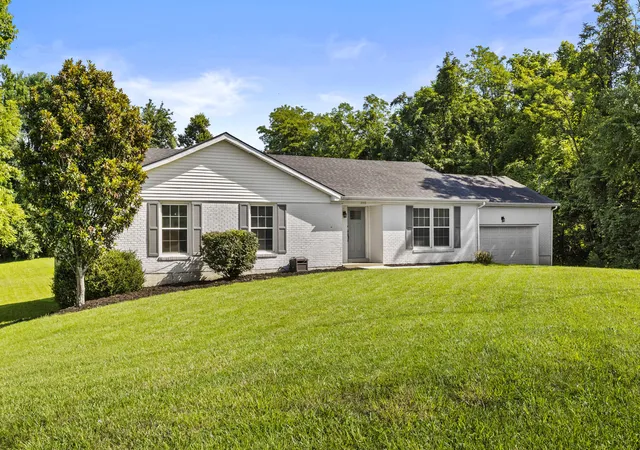 Photo 3 of Single family home for sale at 1008 Blackoak Dr, Frankfort, KY 40601 | MLS# 26019221 | Listing updated on 2026-09-14