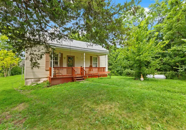 Photo 2 of Single family home for sale at 400 N Dividing Ridge Rd, Sadieville, KY 40370 | MLS# 26019966 | Listing updated on 2026-09-10
