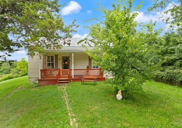 Photo 2 of Single family home for sale at 400 N Dividing Ridge Rd, Sadieville, KY 40370 | MLS# 26019966 | Listing updated on 2026-09-10