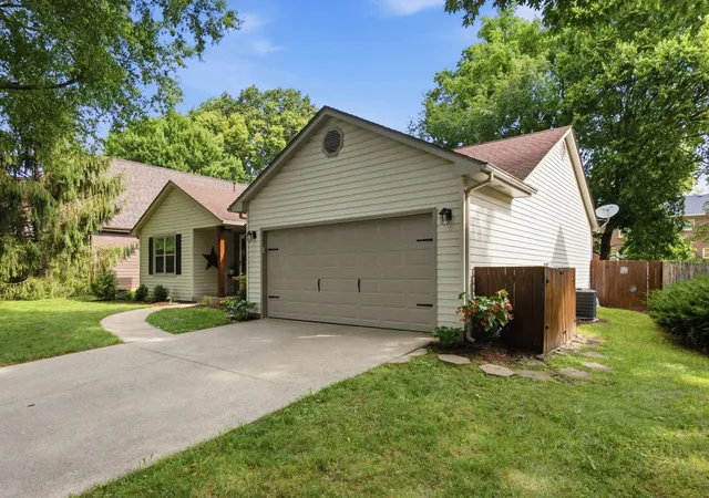 Photo 2 of Sale Pending at 2467 Harrods Pointe Tr, Lexington, KY 40514 | MLS# 26020612 | Listing updated on 2026-08-02