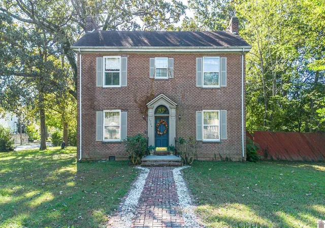 Photo 1 of Single family home for sale at 2104 Monroe St, Paducah, KY 42001 | MLS# 26019686 | Listing updated on 2026-07-24