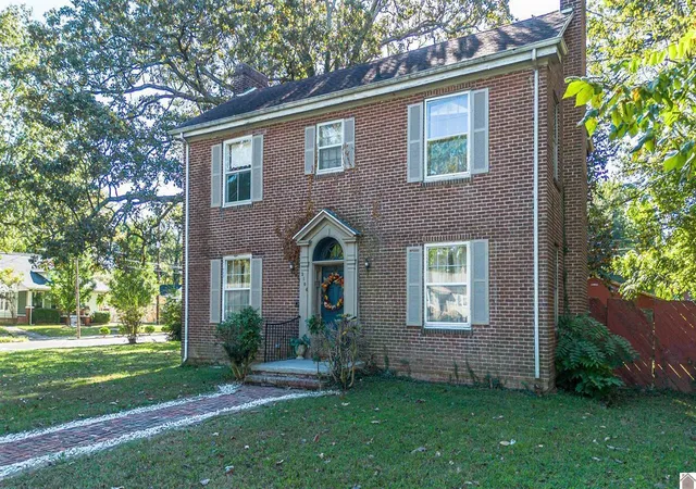 Photo 2 of Single family home for sale at 2104 Monroe St, Paducah, KY 42001 | MLS# 26019686 | Listing updated on 2026-07-24