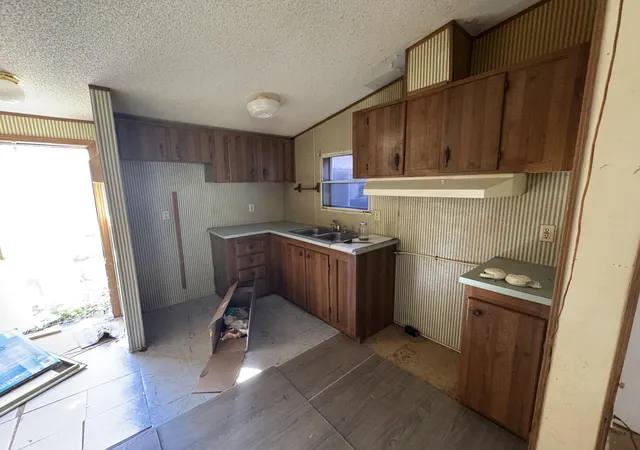 Photo 4 of Sale Pending at 114-116 Hicks Ct, Ashland, KY 41102 | MLS# 26029787 | Listing updated on 2026-10-30
