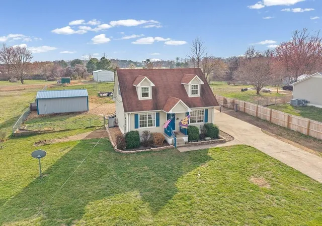 Photo 3 of Single family home for sale at 5483 Roaring Springs Rd, Cadiz, KY 42211 | MLS# 26023101 | Listing updated on 2026-09-08