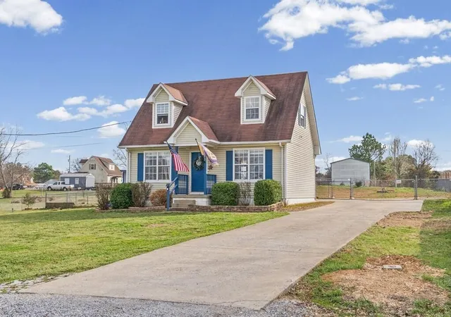 Photo 3 of Single family home for sale at 5483 Roaring Springs Rd, Cadiz, KY 42211 | MLS# 26023101 | Listing updated on 2026-09-08