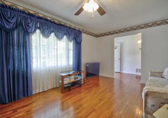 Photo 4 of Single family home for sale at 275 Middleground Way, London, KY 40744 | MLS# 26019222 | Listing updated on 2026-09-13