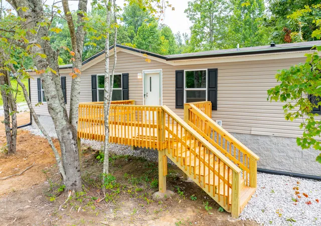 Photo 3 of Single family home for sale at 546 Paris Karr Rd, Keavy, KY 40737 | MLS# 26020066 | Listing updated on 2026-10-06