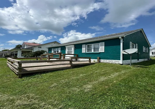 Photo 2 of Single family home for sale at 449 Mooreland Ave, Harrodsburg, KY 40330 | MLS# 26019195 | Listing updated on 2026-08-28