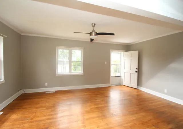 Photo 3 of Single family home for sale at 449 Mooreland Ave, Harrodsburg, KY 40330 | MLS# 26019195 | Listing updated on 2026-10-04