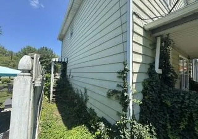 Photo 3 of Single family home for sale at 3329 Central Ave, Ashland, KY 41101 | MLS# 26019657 | Listing updated on 2026-09-06