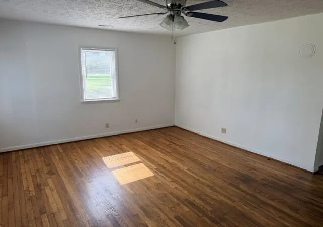 Photo 3 of Single family home for sale at 309 Burdette St, Berea, KY 40403 | MLS# 26021313 | Listing updated on 2026-10-06