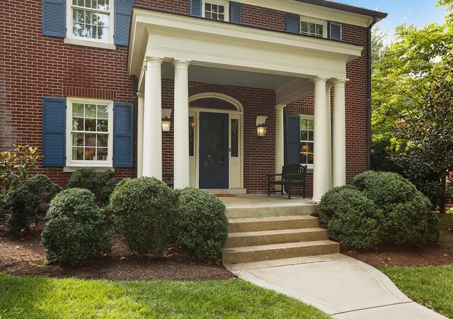 Photo 3 of Single family home for sale at 1231 Eldemere Rd, Lexington, KY 40502 | MLS# 26019343 | Listing updated on 2026-07-22