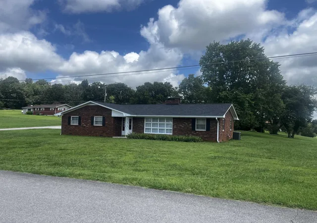 Photo 2 of Single family home for sale at 182 Harrison Ave, Monticello, KY 42633 | MLS# 26019246 | Listing updated on 2026-07-21