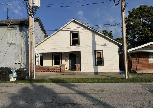 Single family home for sale at 217 Chapel St, Falmouth, KY 41040 | MLS# 26019496