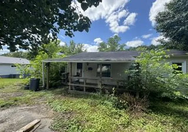 Photo 1 of Single family home for sale at 209 S Hill St, Grayson, KY 41143 | MLS# 26019665 | Listing updated on 2026-08-13