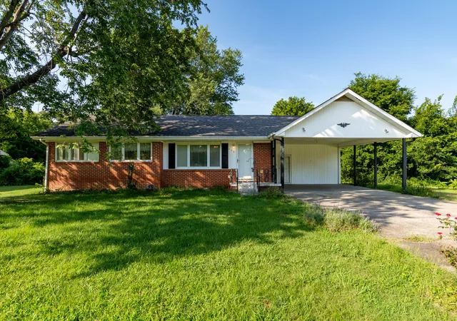 Photo 1 of Sale Pending at 236 Gilhaven Dr, Paducah, KY 42003 | MLS# 26019516 | Listing updated on 2026-08-11
