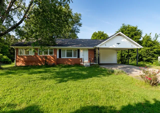 Photo 2 of Sale Pending at 236 Gilhaven Dr, Paducah, KY 42003 | MLS# 26019516 | Listing updated on 2026-08-11