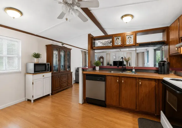 Photo 4 of Sale Pending at 293 Thomas Dr, Murray, KY 42071 | MLS# 26019255 | Listing updated on 2026-08-03