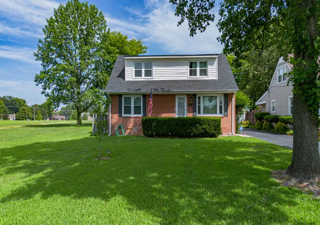 Photo 1 of Single family home for sale at 3169 Jackson St, Paducah, KY 42003 | MLS# 26019616 | Listing updated on 2026-08-21