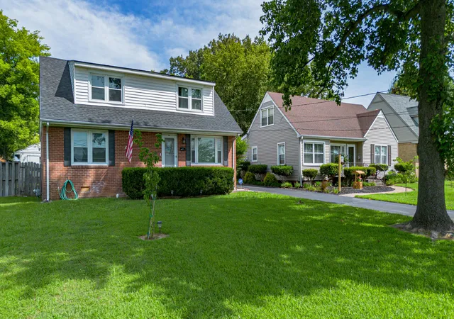 Photo 2 of Single family home for sale at 3169 Jackson St, Paducah, KY 42003 | MLS# 26019616 | Listing updated on 2026-08-21