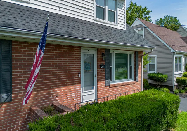 Photo 3 of Single family home for sale at 3169 Jackson St, Paducah, KY 42003 | MLS# 26019616 | Listing updated on 2026-10-05
