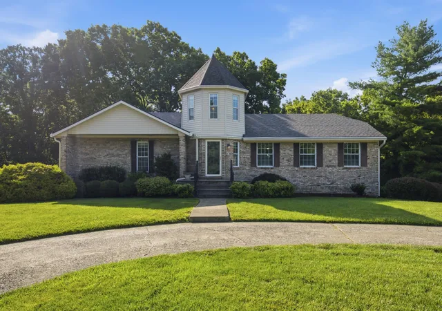 Photo 2 of Sale Pending at 47 Woodbriar Ct, Nicholasville, KY 40356 | MLS# 26019258 | Listing updated on 2026-10-03