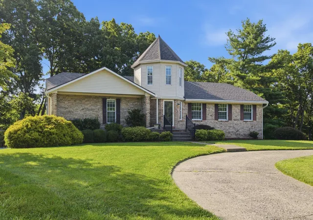 Photo 3 of Sale Pending at 47 Woodbriar Ct, Nicholasville, KY 40356 | MLS# 26019258 | Listing updated on 2026-10-03