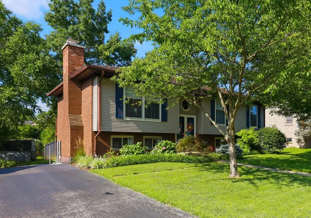Photo 2 of Single family home for sale at 560 Cromwell Way, Lexington, KY 40503 | MLS# 26019949 | Listing updated on 2026-08-06