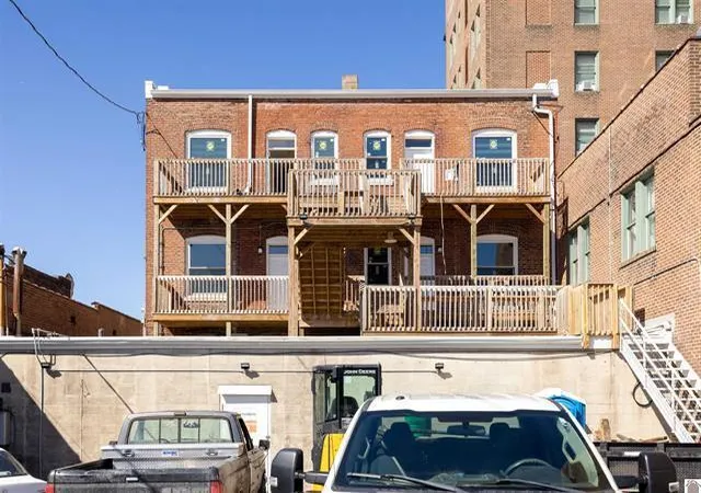 Listing Photo 2 - Condo for sale in building located at 610 Broadway St, Paducah, KY 42001 - Unit #201
