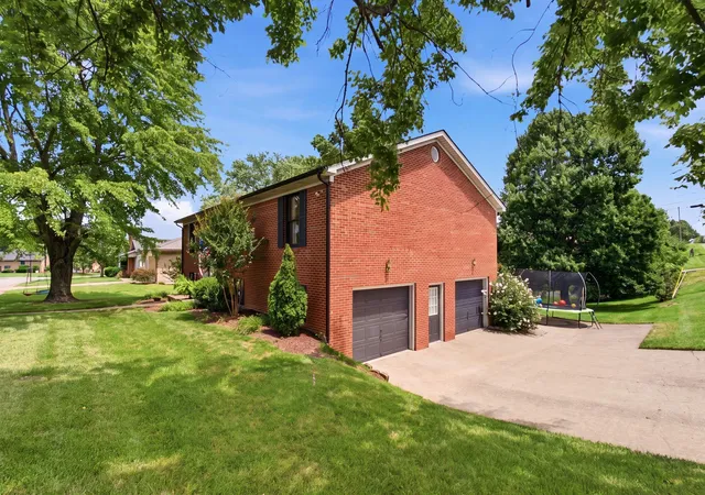 Photo 3 of Single family home for sale at 120 Saratoga Cir, Richmond, KY 40475 | MLS# 26019414 | Listing updated on 2026-10-01